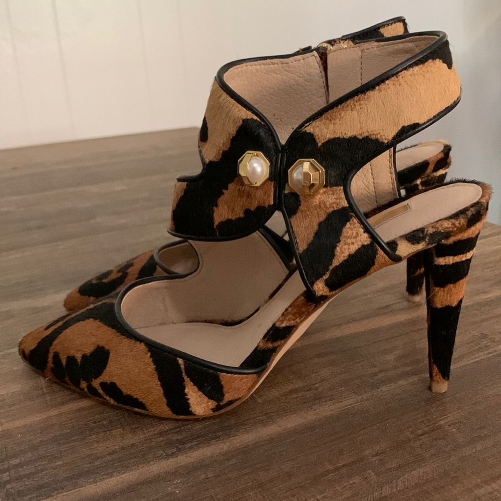 Brand new fur with pearls classy heel! Make an offer!